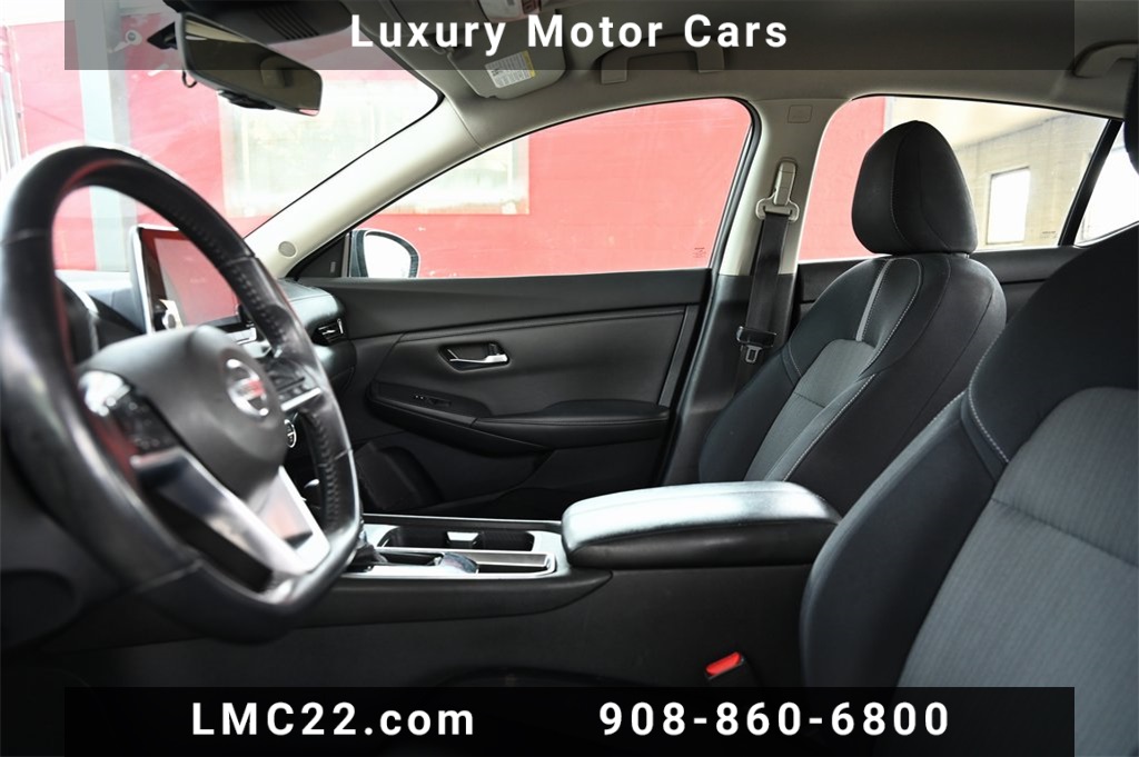 Vehicle image 17 of 34