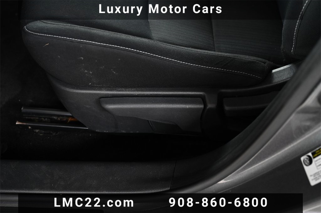 Vehicle image 9 of 34