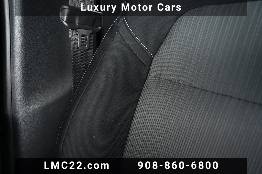 Vehicle image 15 of 34