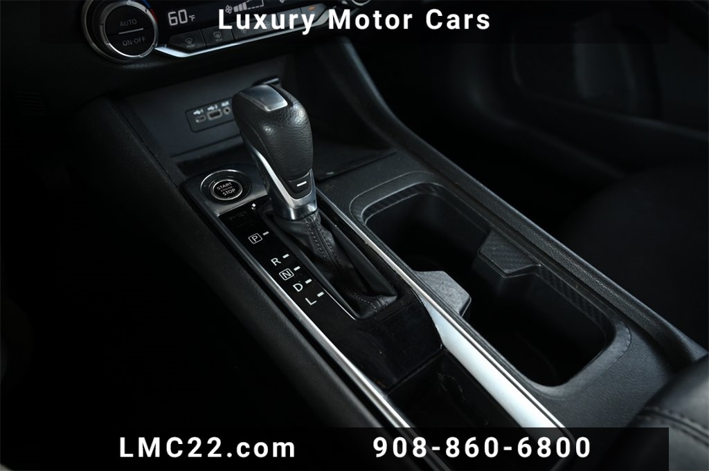 Vehicle image 14 of 34