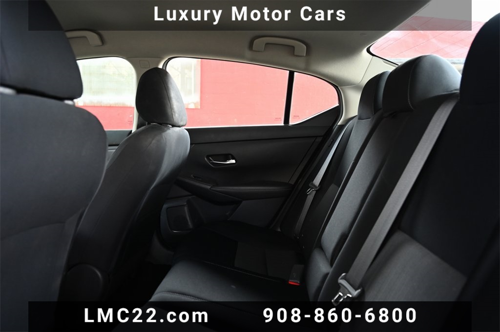 Vehicle image 19 of 34