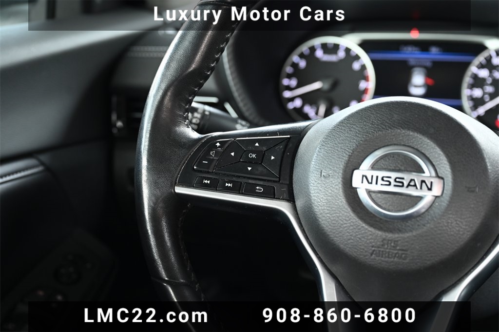 Vehicle image 32 of 34