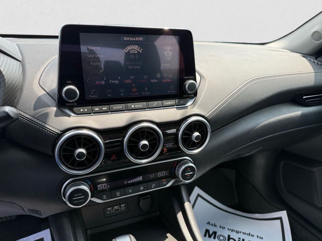 Vehicle image 14 of 16