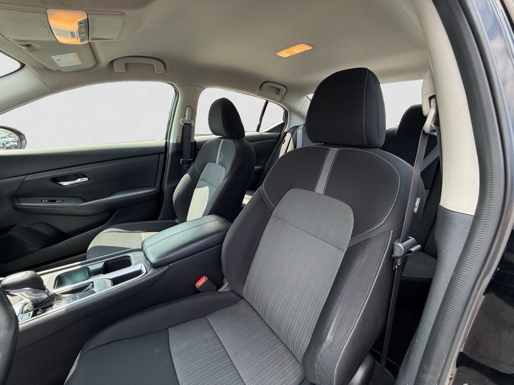 Vehicle image 9 of 16