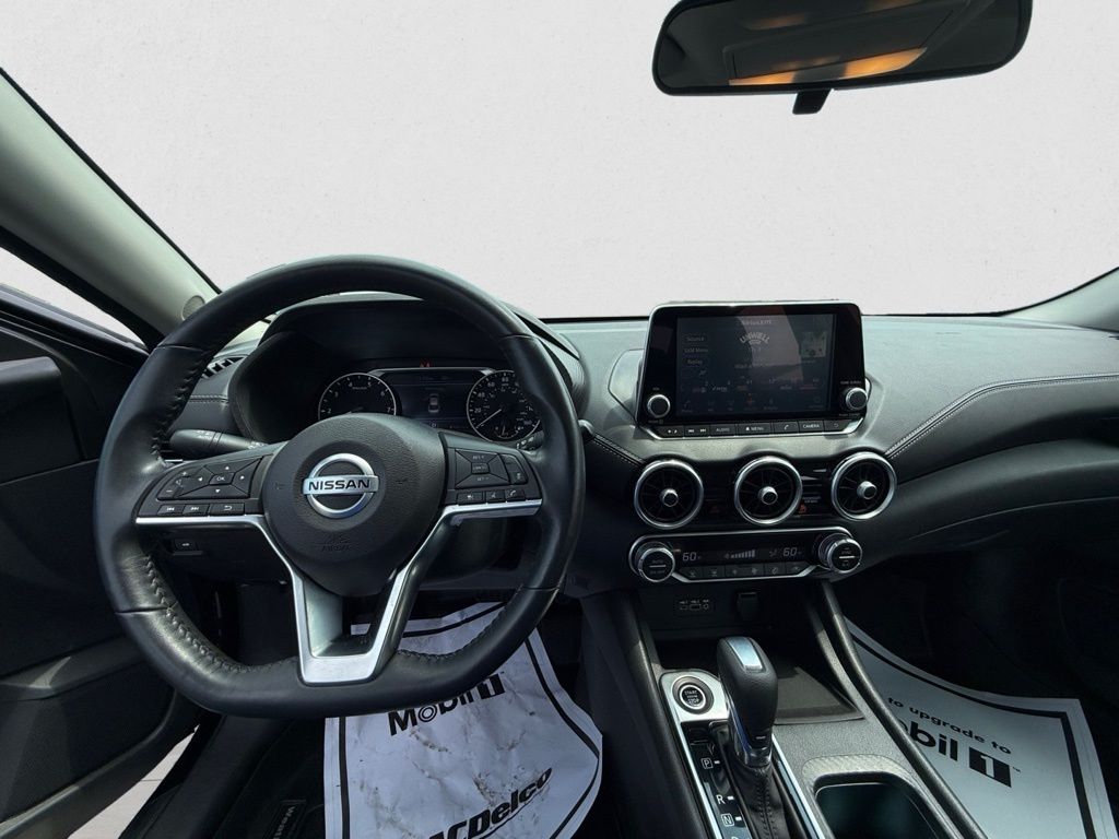 Vehicle image 11 of 16