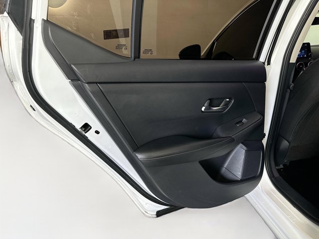 Vehicle image 23 of 26