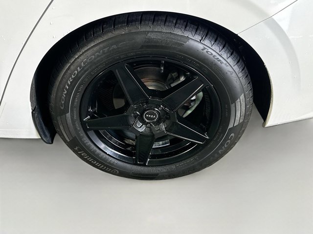 Vehicle image 10 of 26