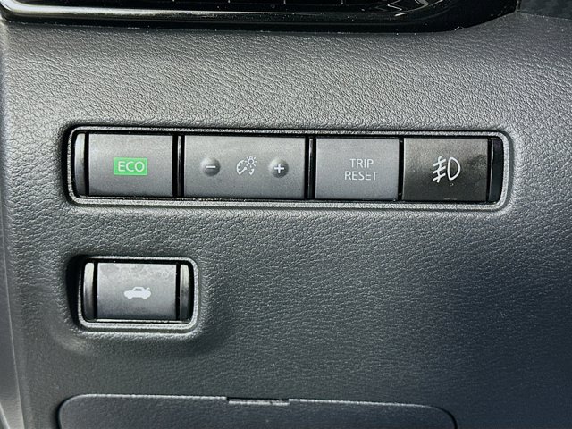 Vehicle image 24 of 26