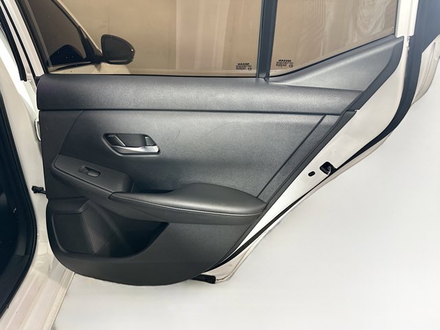 Vehicle image 22 of 26