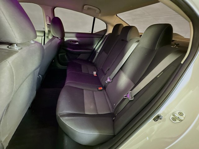 Vehicle image 14 of 26
