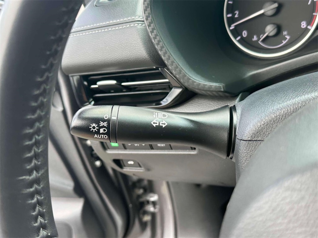 Vehicle image 20 of 29