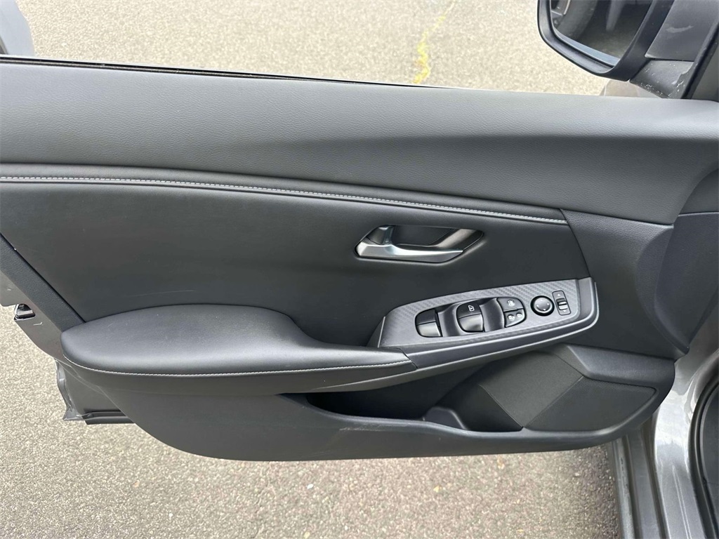 Vehicle image 14 of 29