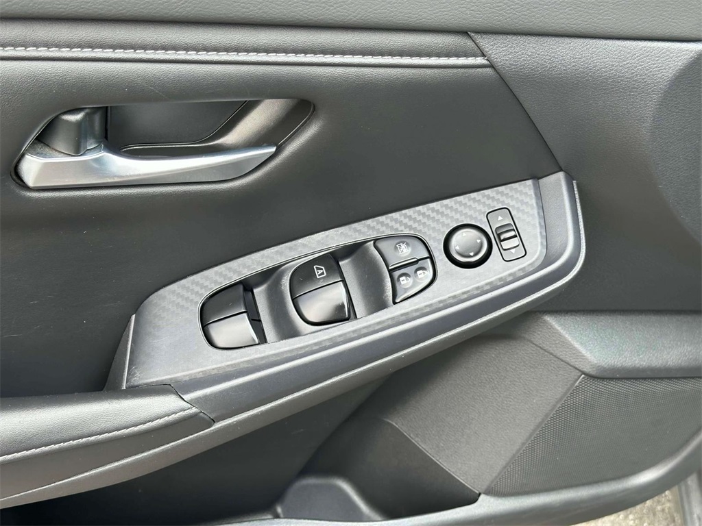 Vehicle image 15 of 29