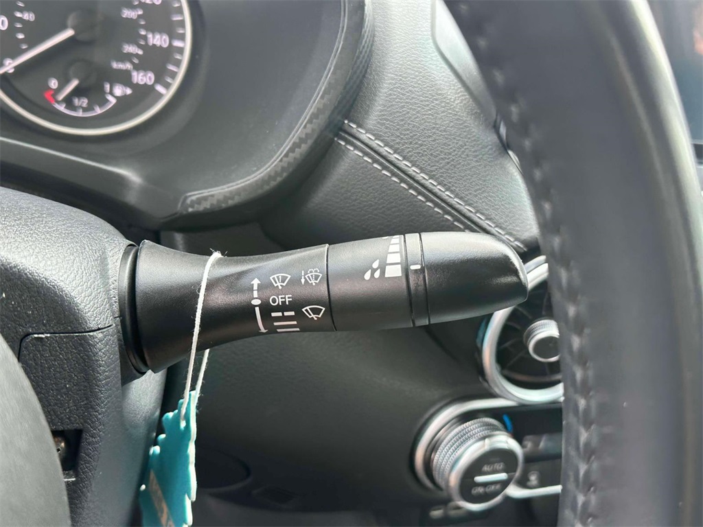 Vehicle image 21 of 29