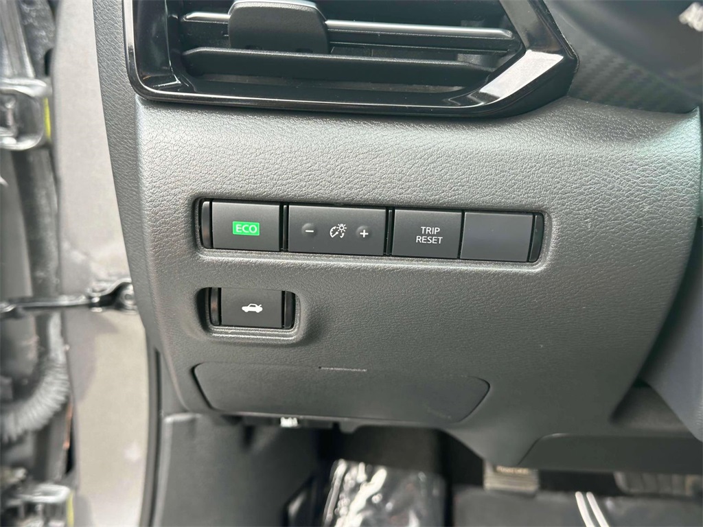 Vehicle image 17 of 29