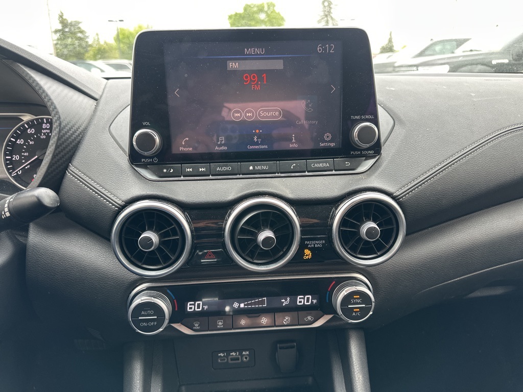 Vehicle image 11 of 12
