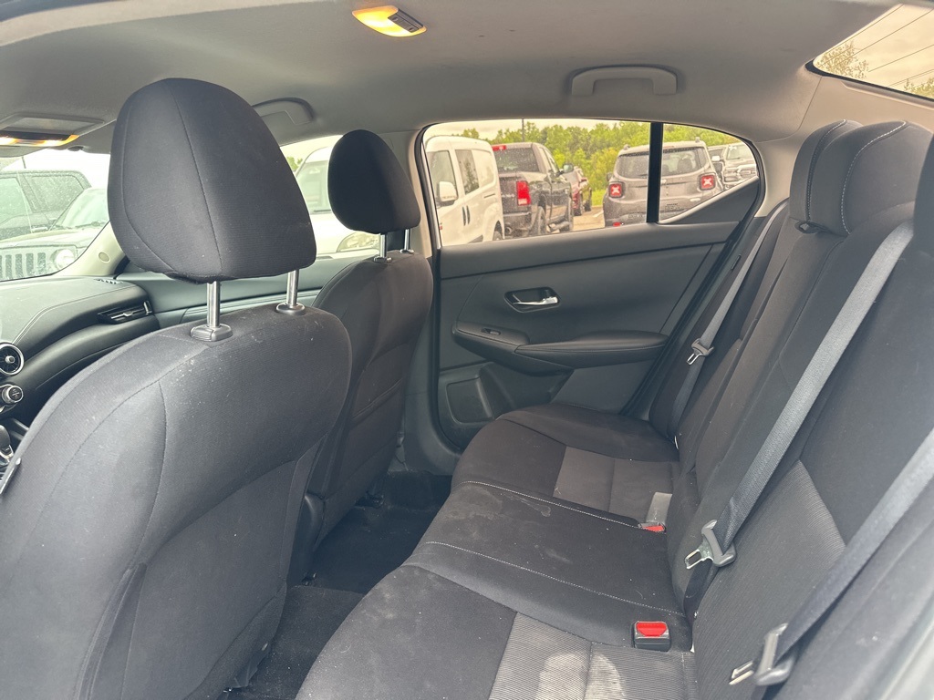 Vehicle image 9 of 12