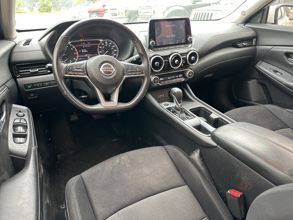Vehicle image 10 of 12