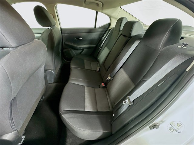 Vehicle image 18 of 31