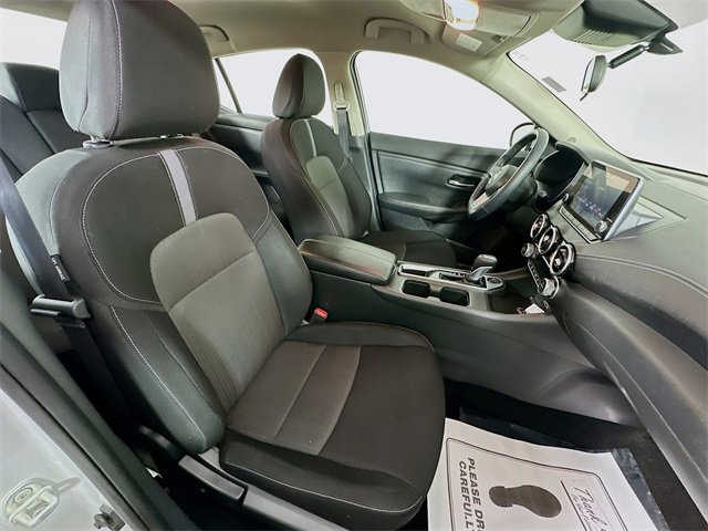 Vehicle image 17 of 31