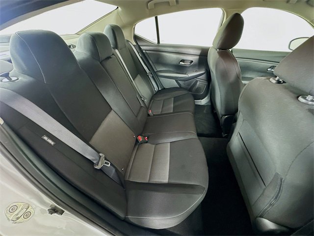 Vehicle image 19 of 31