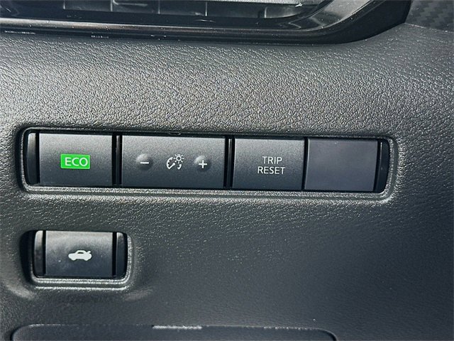 Vehicle image 25 of 31