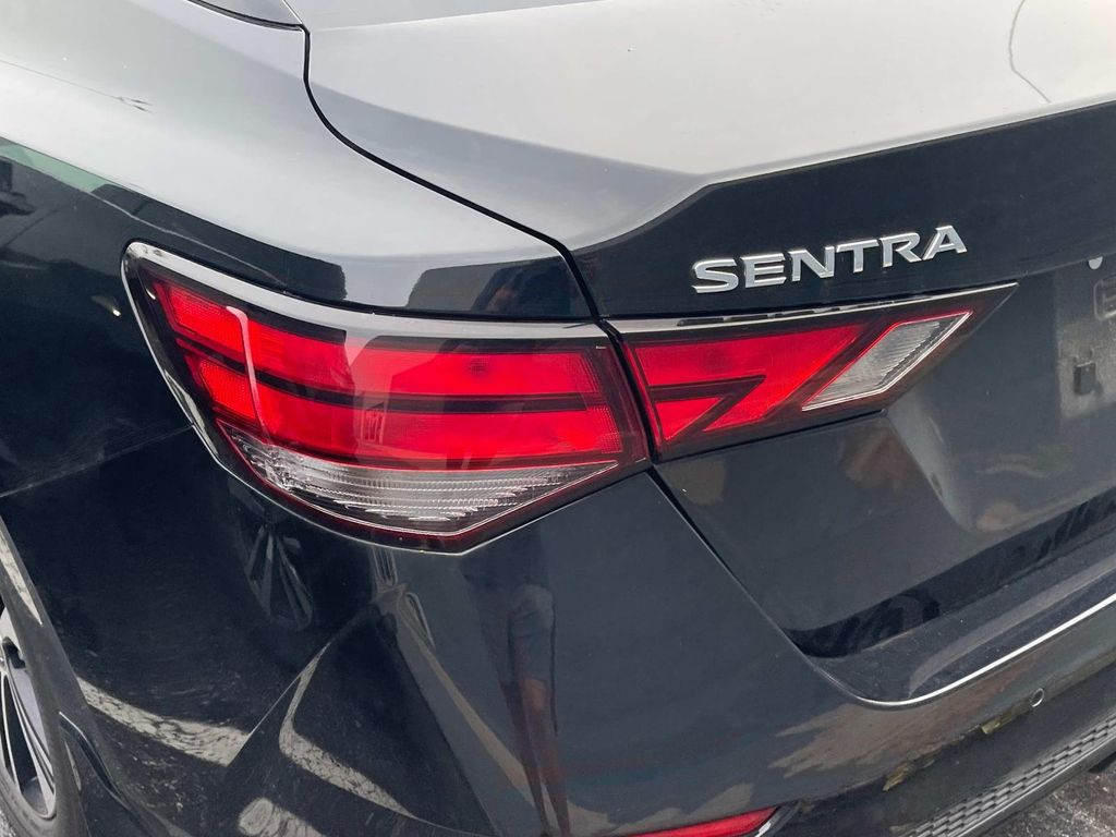 Vehicle image 11 of 20