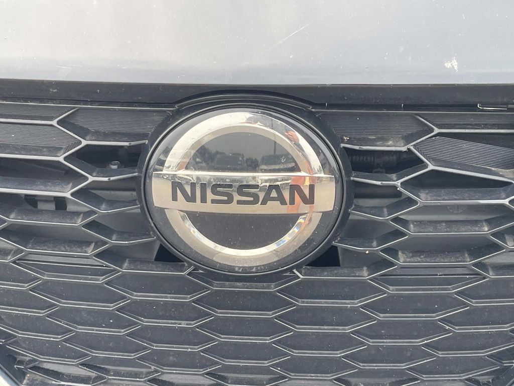 Vehicle image 8 of 20