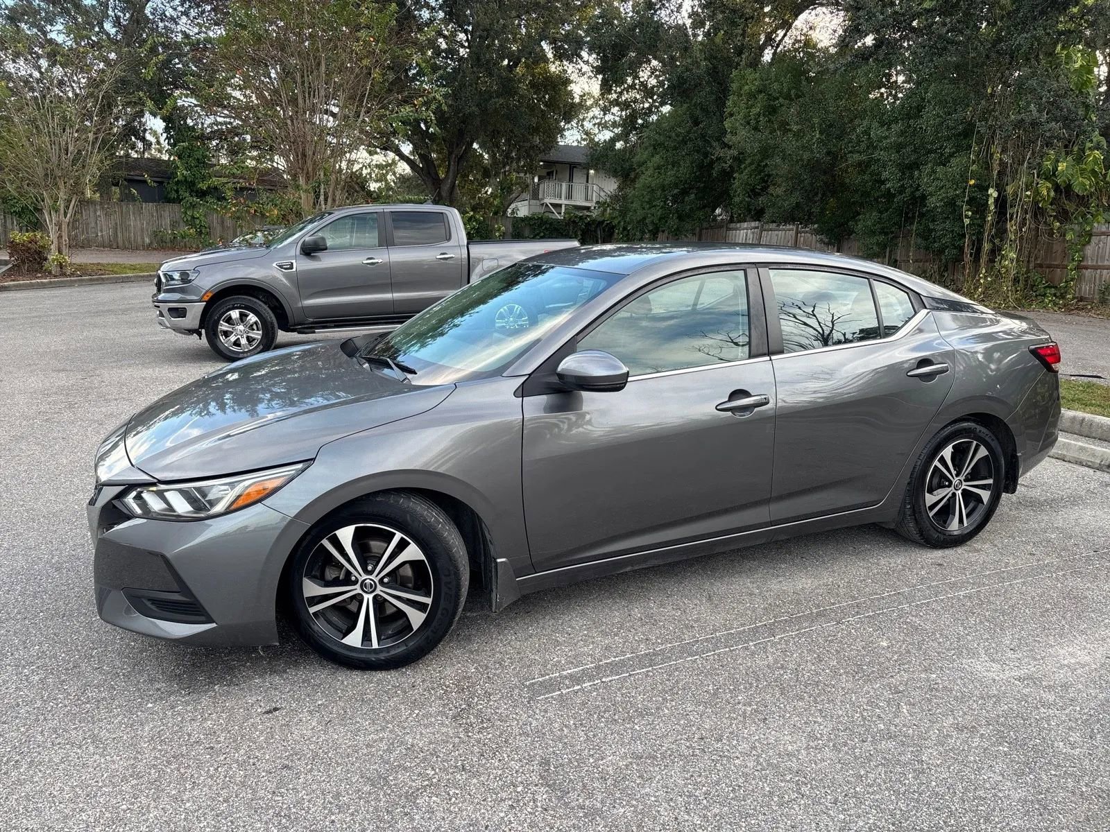 2020 Nissan Sentra SV Image 2 of 20