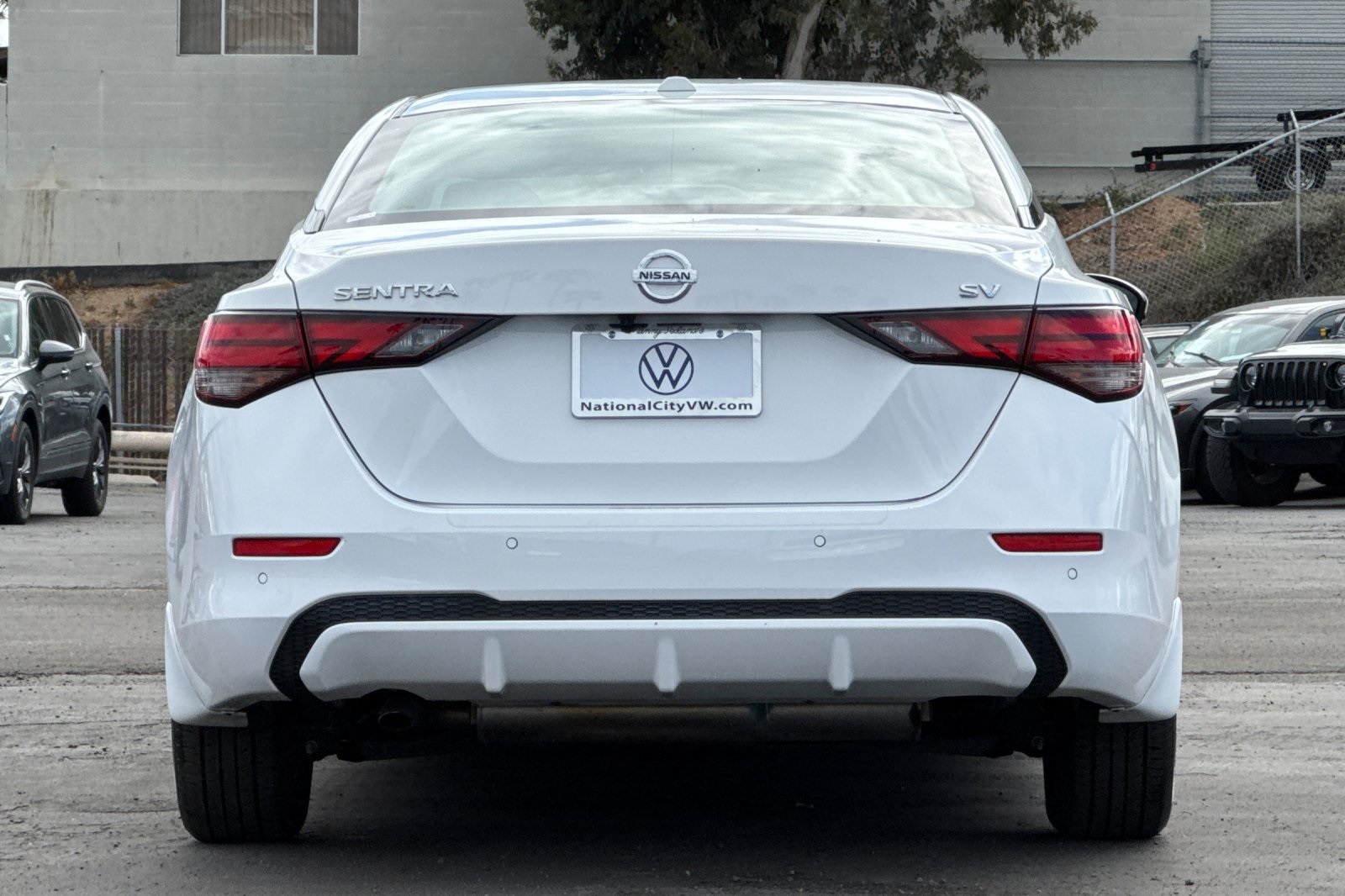 Vehicle image 7 of 28