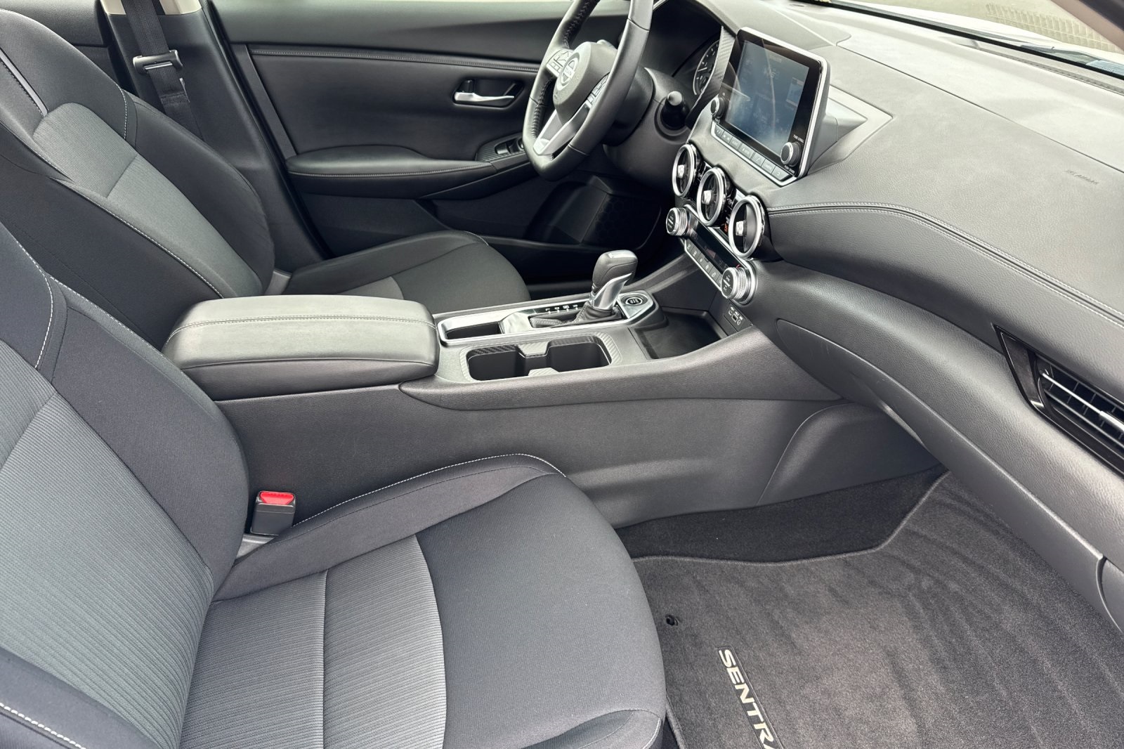 Vehicle image 15 of 28