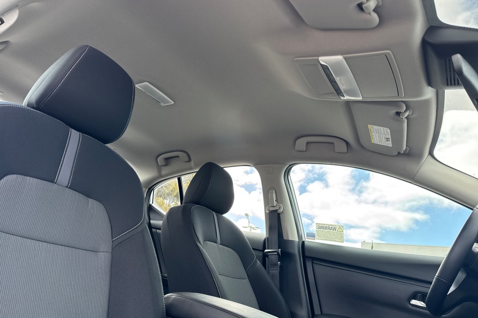 Vehicle image 16 of 28