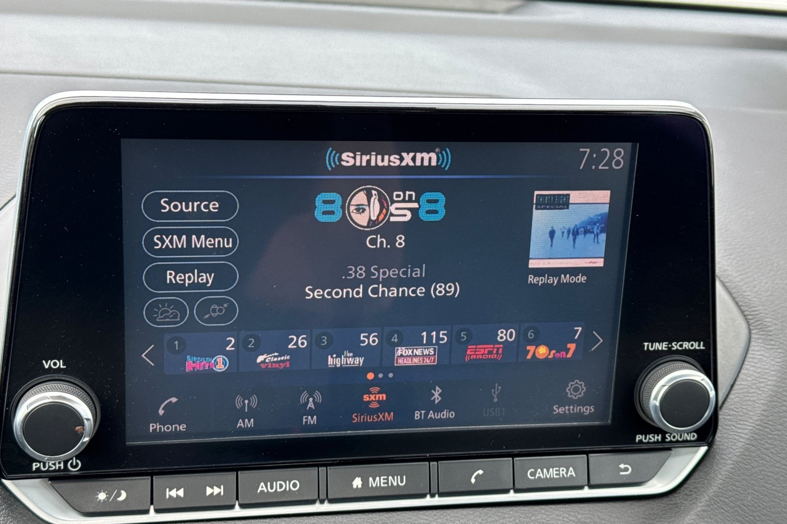 Vehicle image 17 of 28