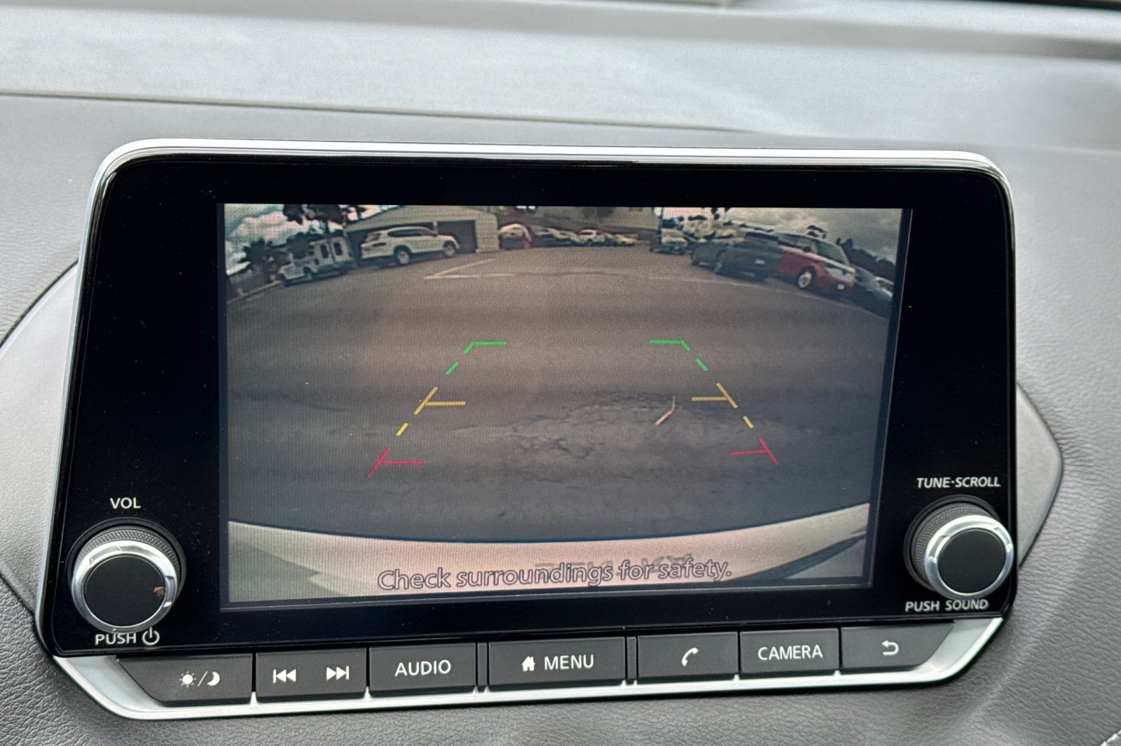 Vehicle image 18 of 28