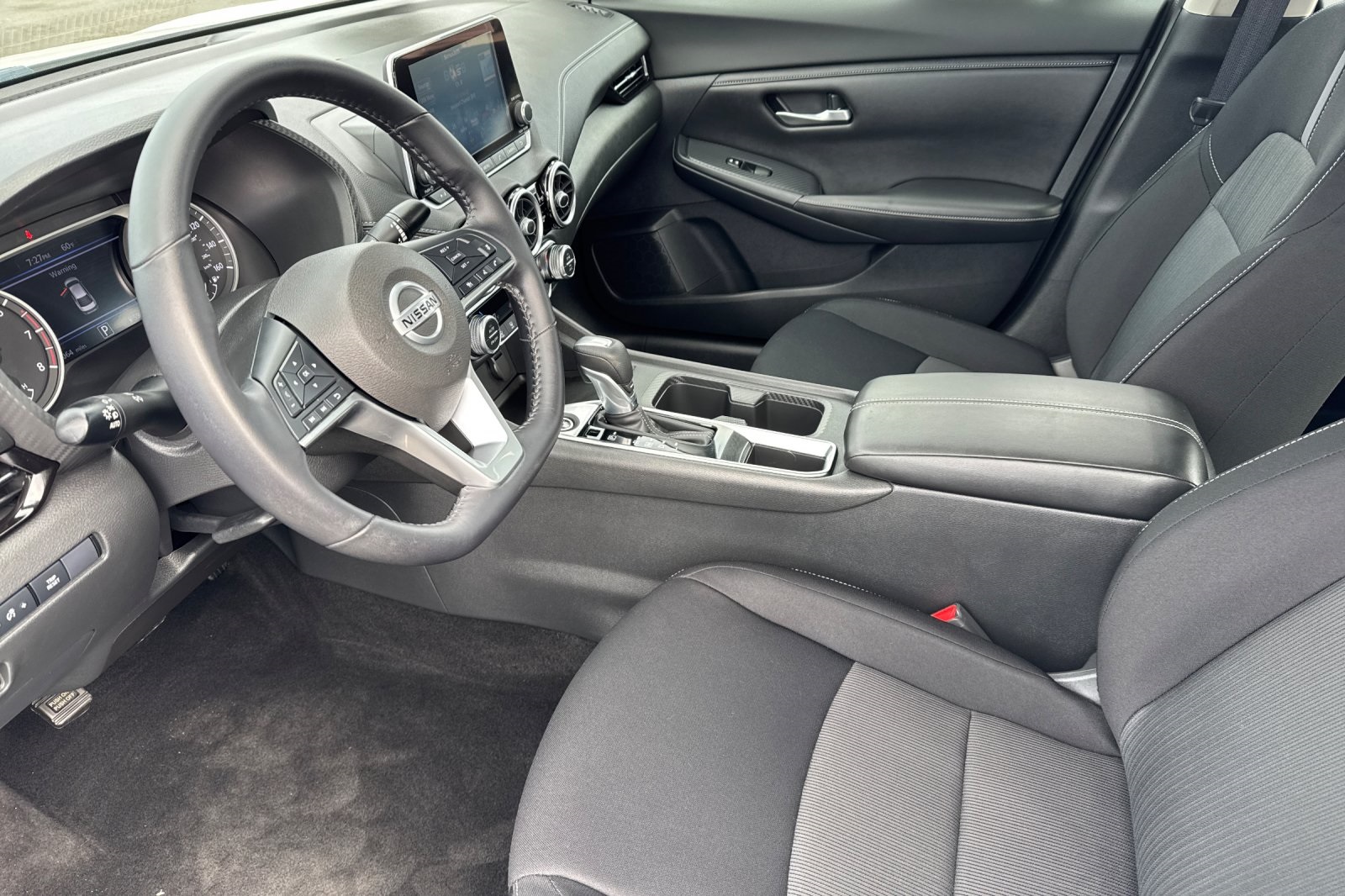 Vehicle image 10 of 28