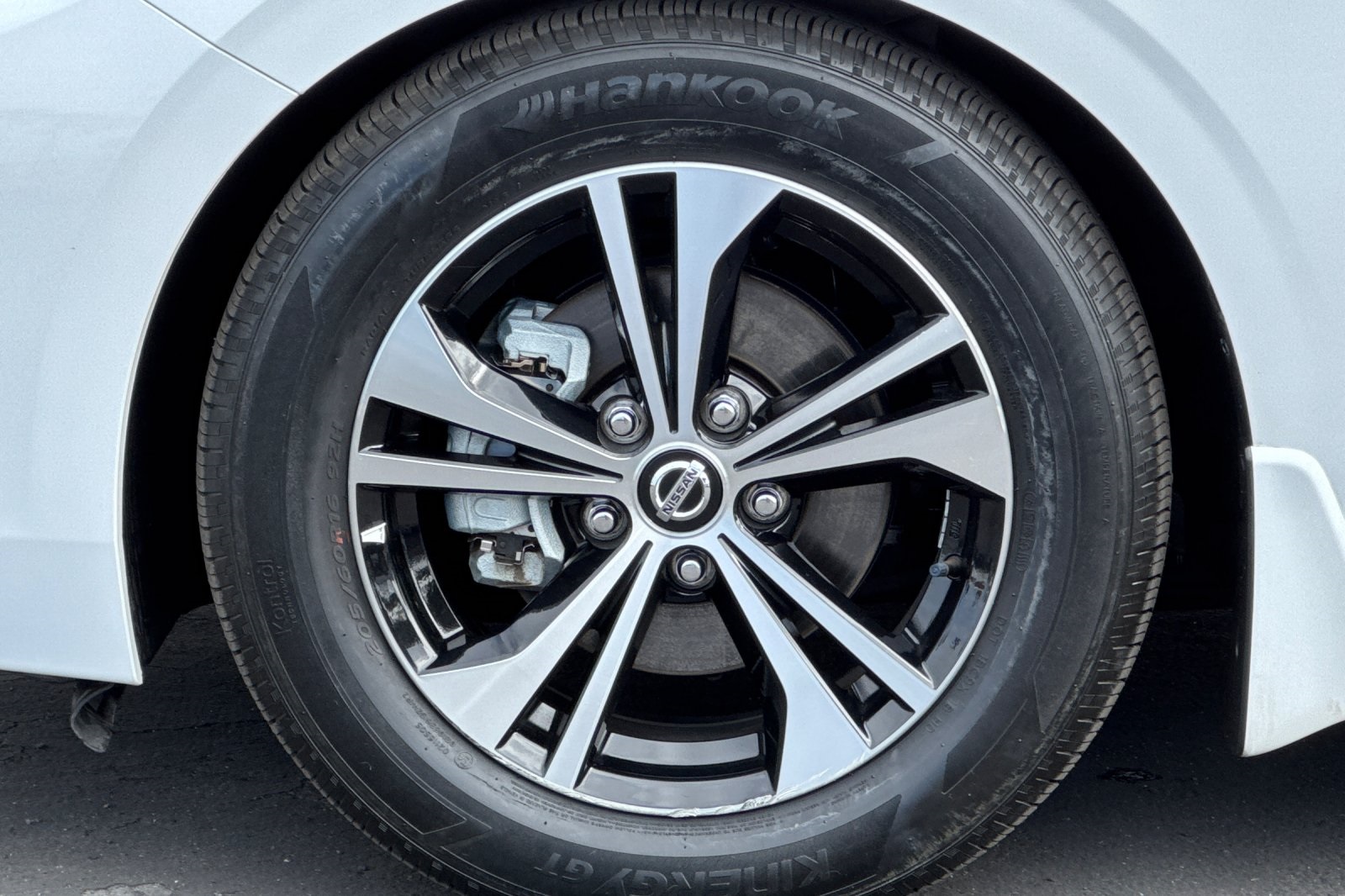 Vehicle image 25 of 28