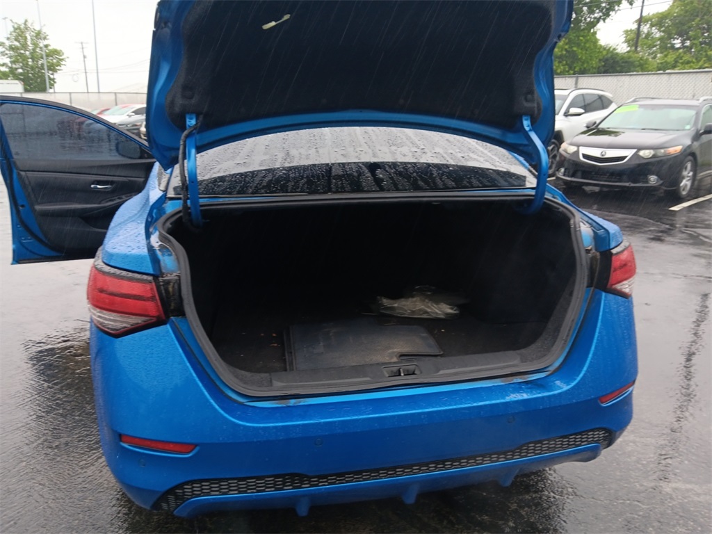 Vehicle image 10 of 24