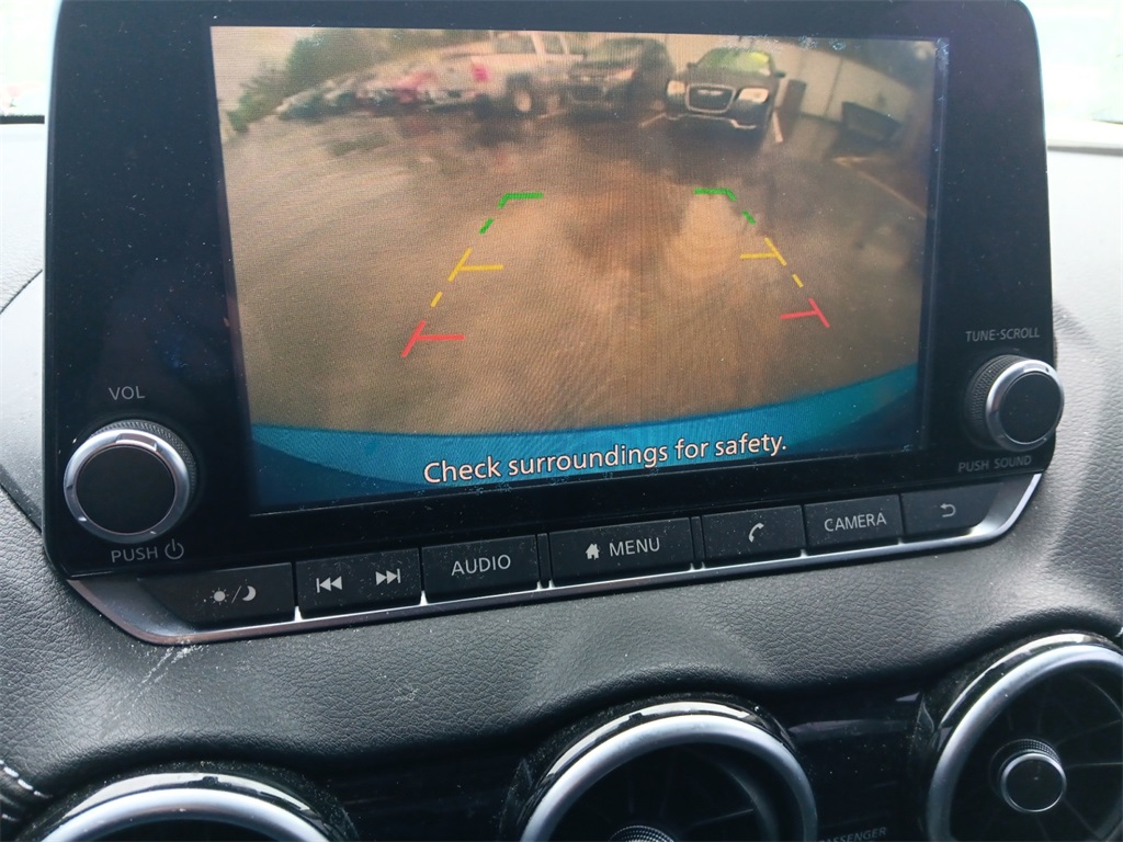 Vehicle image 17 of 24