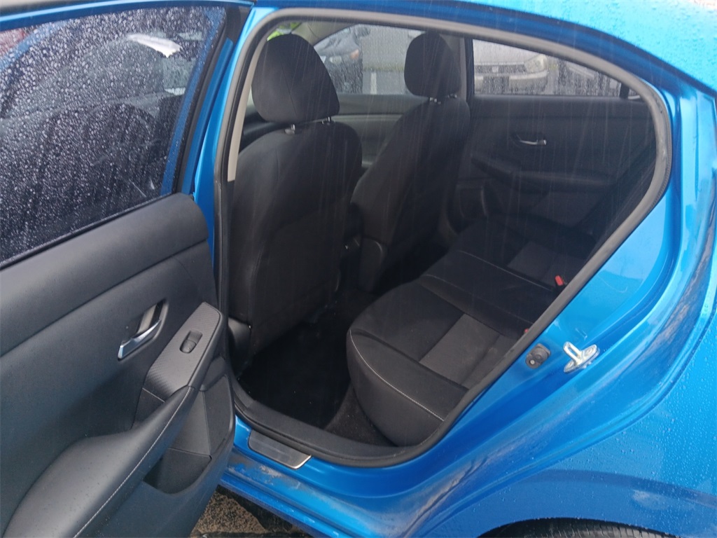 Vehicle image 14 of 24