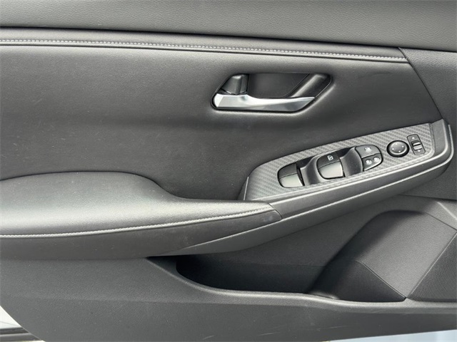 Vehicle image 16 of 20