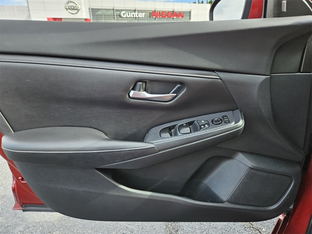 Vehicle image 28 of 30