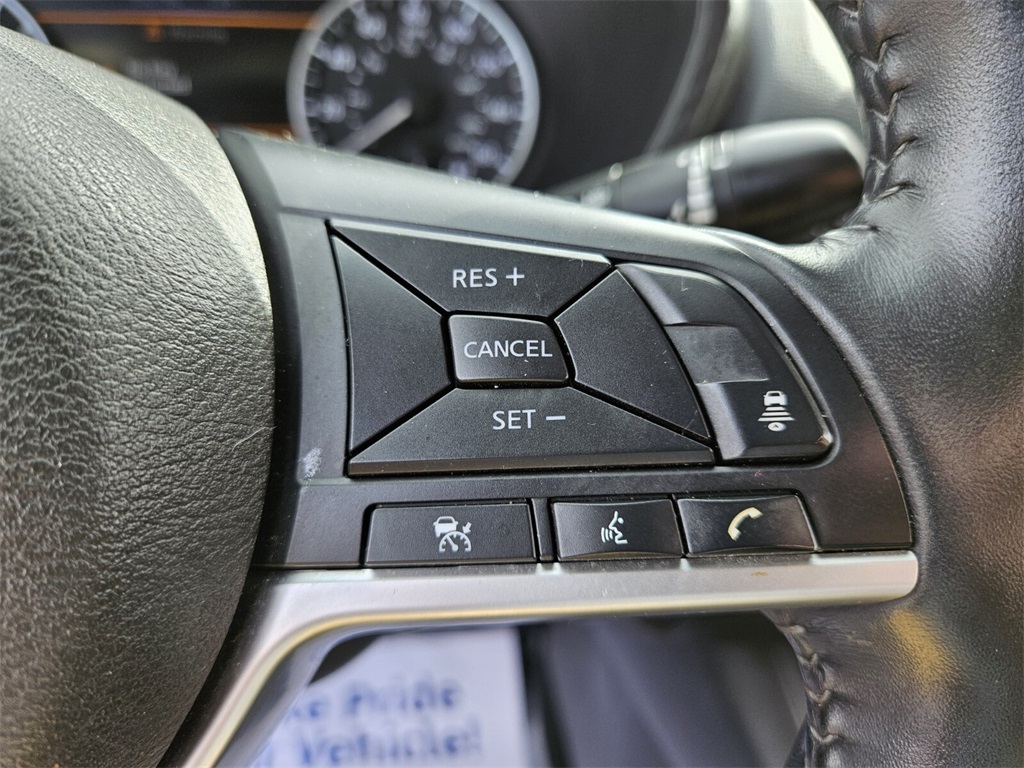 Vehicle image 25 of 30