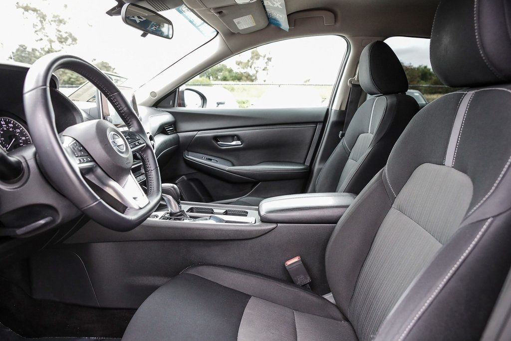 Vehicle image 17 of 28