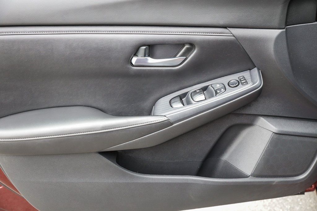 Vehicle image 19 of 28