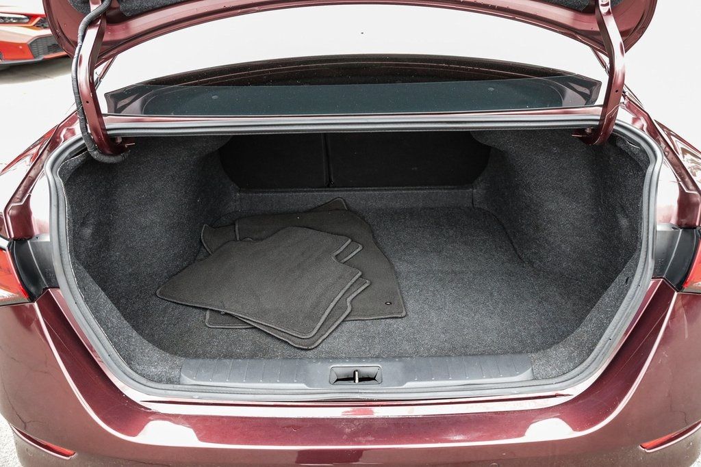 Vehicle image 26 of 28