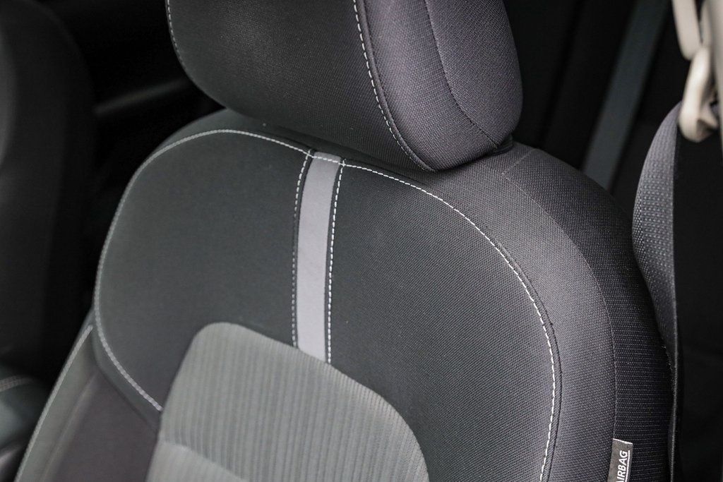 Vehicle image 21 of 28