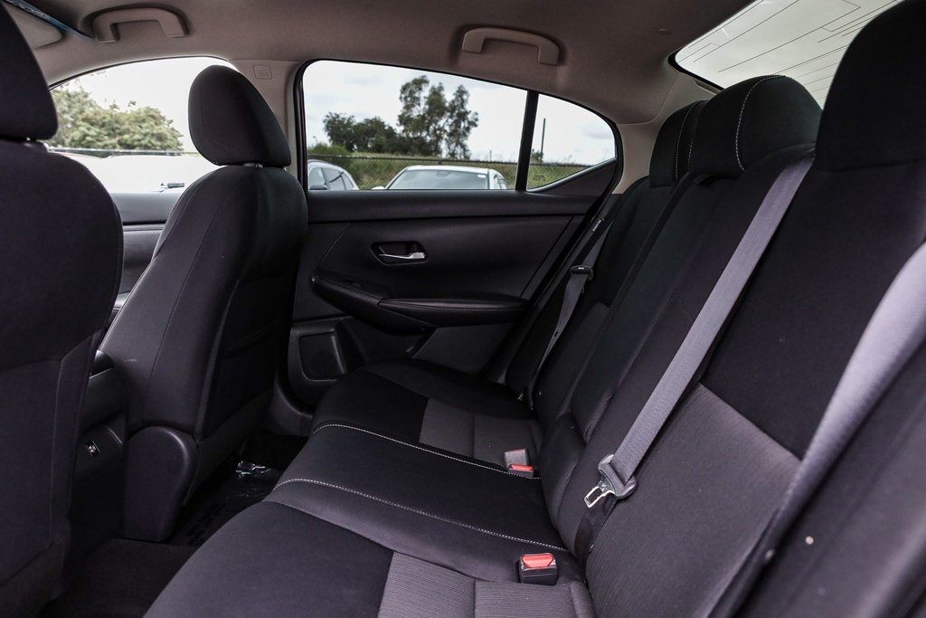 Vehicle image 18 of 28