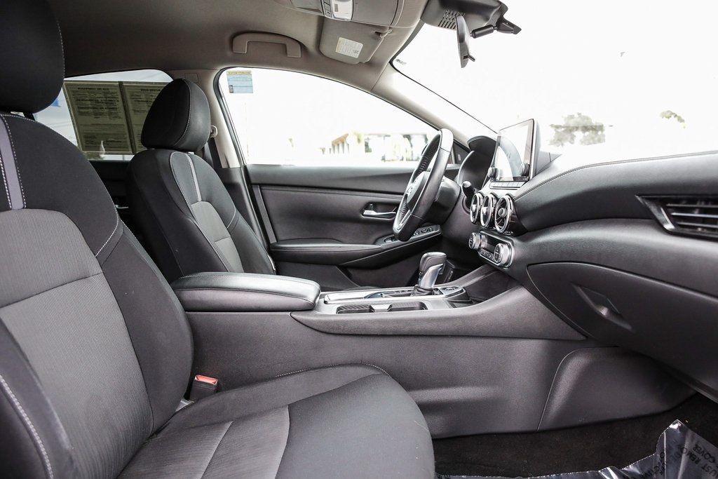 Vehicle image 16 of 28
