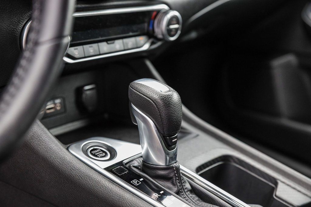 Vehicle image 22 of 28