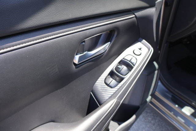 Vehicle image 20 of 22